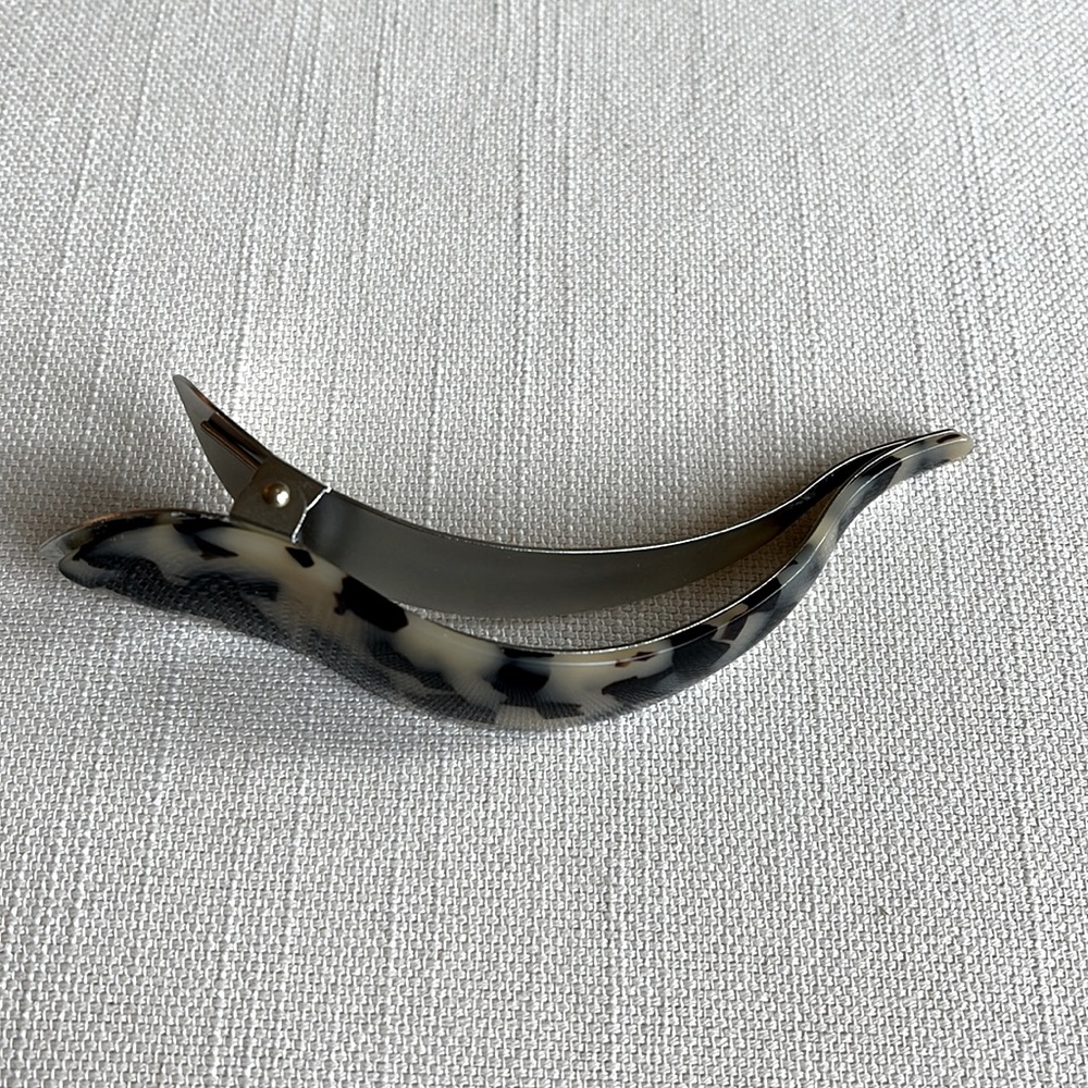 2 New Hair Clips - Picture 5 of 7